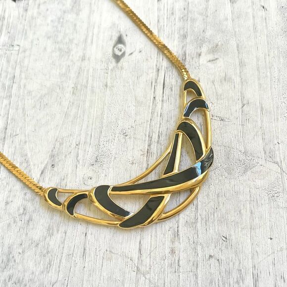 Trifari gold tone and black bib necklace - Picture 4 of 12